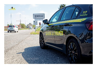 Controlli della Finanza nei ristoranti, scovati tre lavoratori irregolari